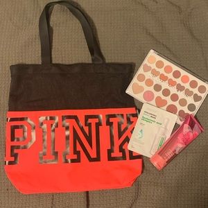 VSpink bag with eyeshadow lotion and face mask
